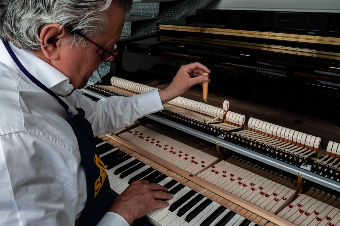 Foto van zaterdag 19 mei 2018 uit Bedrijfsreportage Piano's Van Innis door Paul Winnen